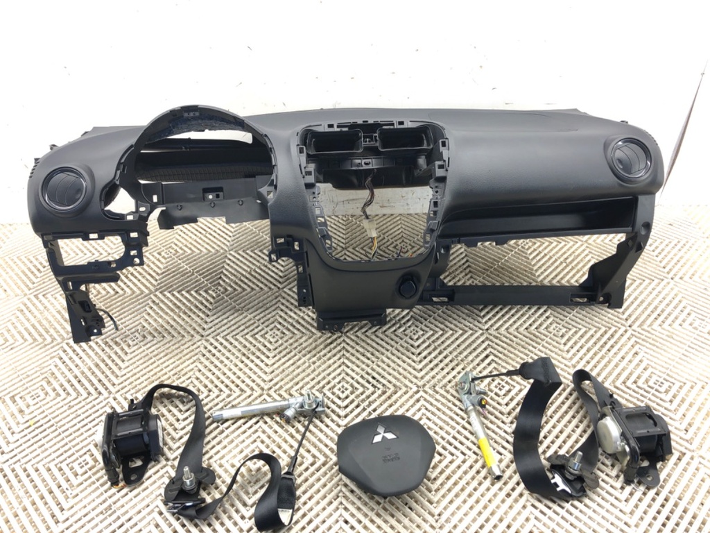 [STARK-747717] Salpicadero Mitsubishi Mirage / Space Star VI liftback (A0_A) 2012-2022