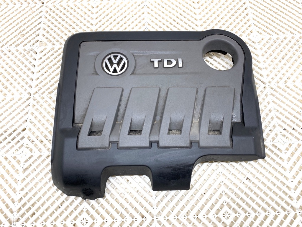 [STARK-813135] Cubierta de motor VW Passat B7 Variant 2.0 TDI 103 kW