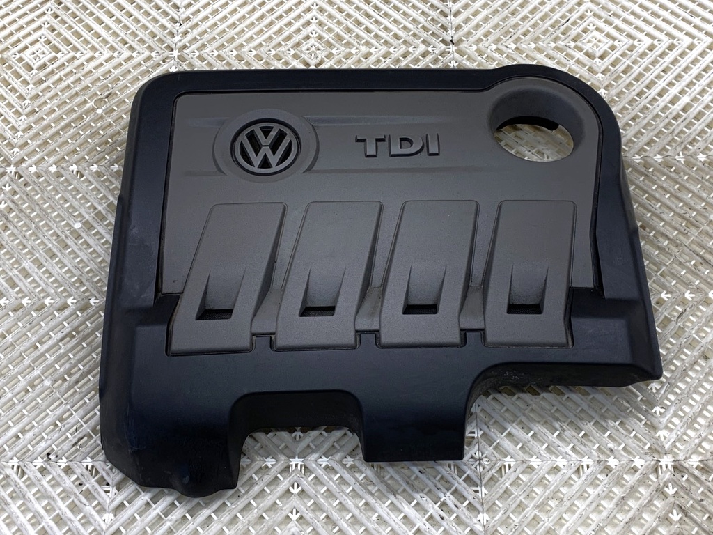 [STARK-846941] Cubierta de motor VW Passat B7 (362) 2.0 TDI 103 kW 2010-2015