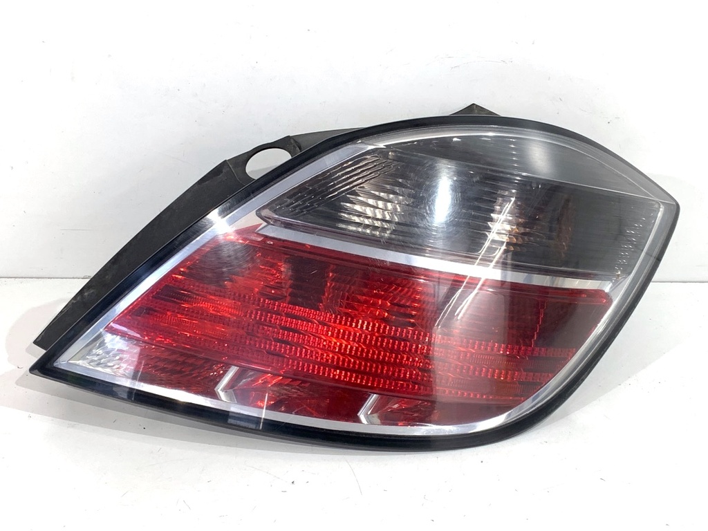 [STARK-900973] Piloto trasero derecho OPEL ASTRA H (A04) 2004-2014