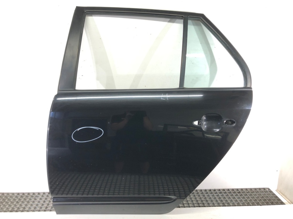 [STARK-501792] Puerta trasera izquierda KIA CARENS III (UN) 2.0 CRDi 140