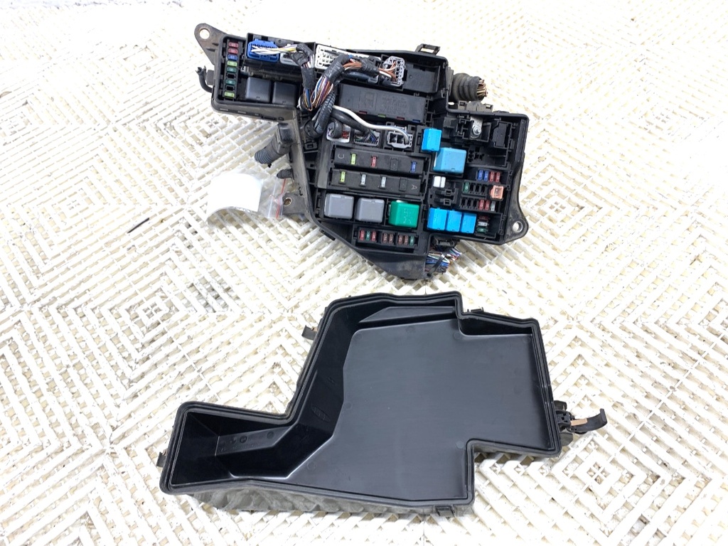 [STARK-735391] Caja de fusibles LEXUS GS (_S19_) 2005-2012