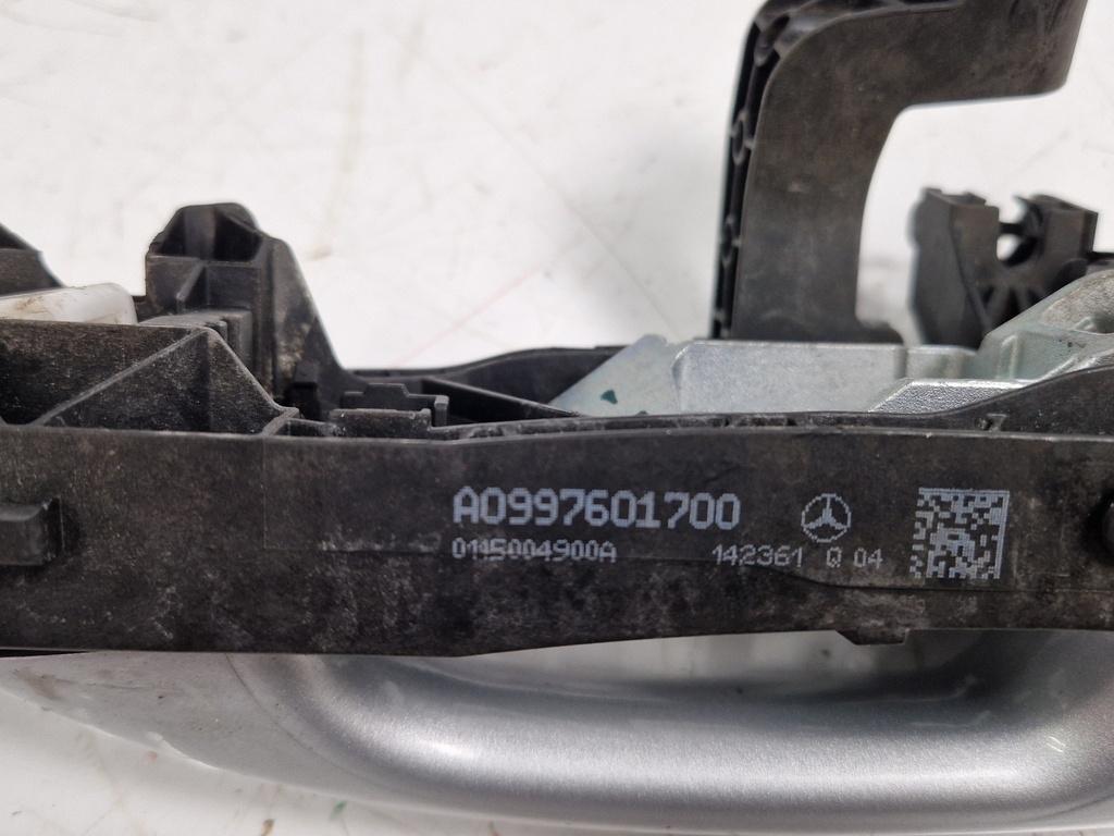 [MTD-497999] Tirador de puerta trasera izquierda Mercedes C300 AMG W205 264.920