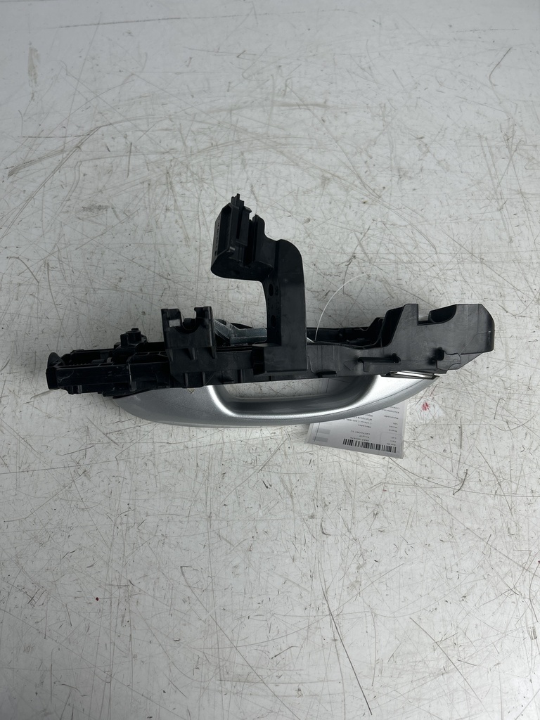 [MTD-498028] Tirador de puerta plata Mercedes Clase C C300 AMG W205 M264 264.920