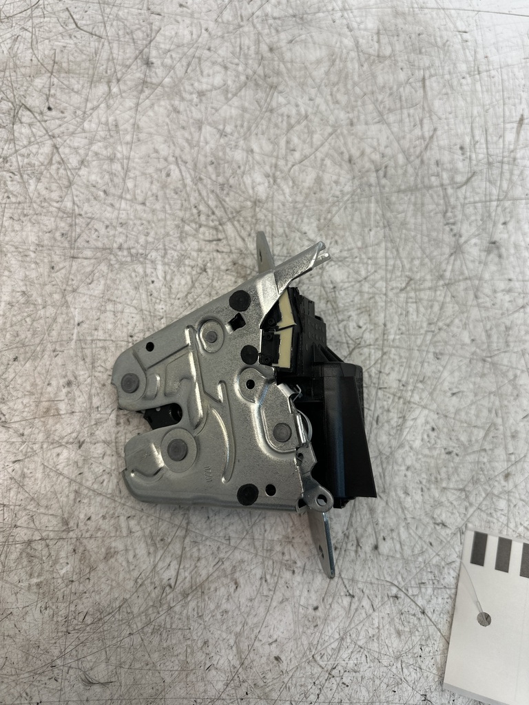 [MTD-498738] Cierre del portón trasero Mercedes C 300 AMG W205 M264.920 A0997400600
