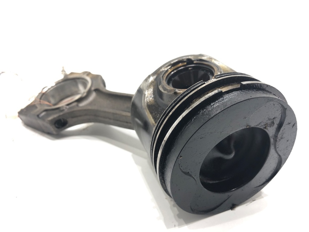 [STARK-827982] Pistón con biela BMW X3 (E83) 3.0 d 150 kW 2004-2005