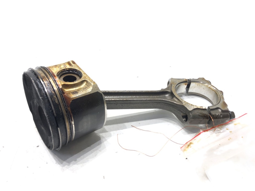 [STARK-671952] Pistón con biela Nissan Juke (F15) 1.6 DIG-T 140 kW MR16DDT