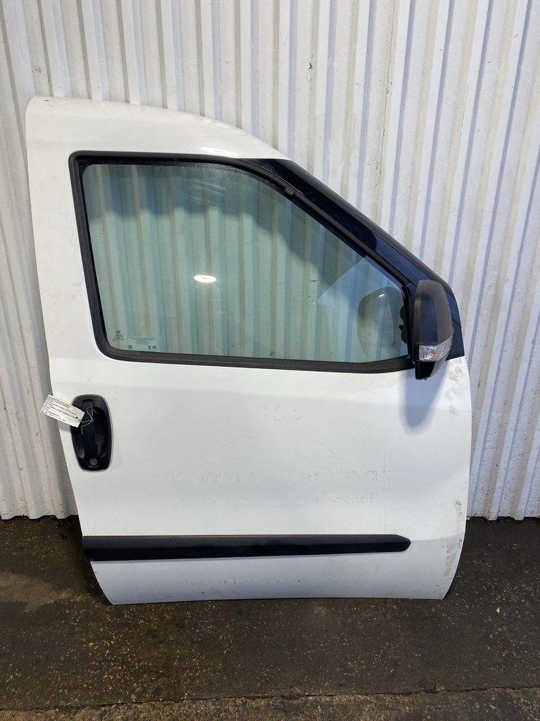 [EPE-100481] Puerta delantera derecha para Vauxhall Combo D / Fiat Doblo MK2