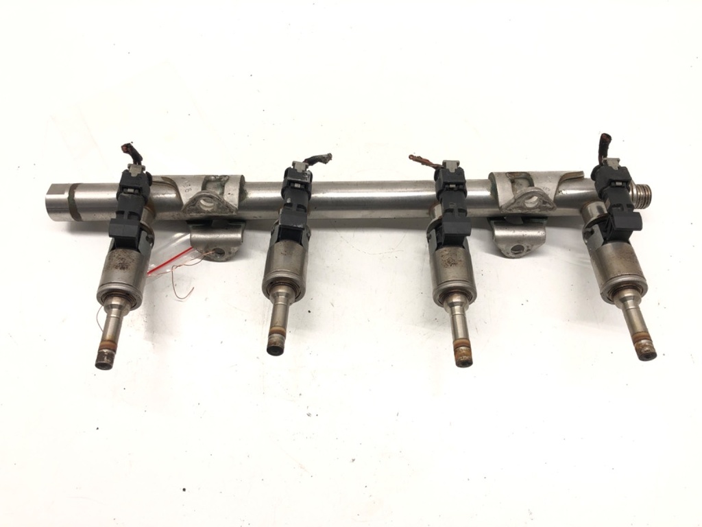 [STARK-466048] Riel de combustible VW Golf VII Variant (BA5, BV5) 1.4 TSI 103 kW 04E133036A
