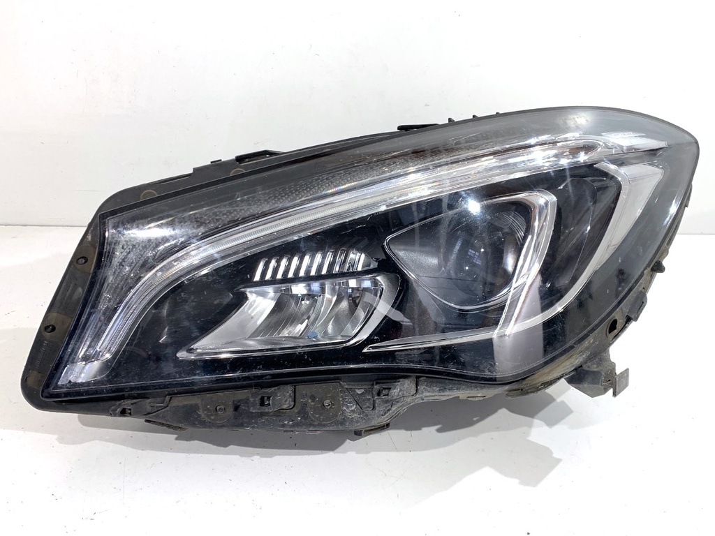 [STARK-860325] Faros delanteros izquierdos Mercedes-Benz CLA Coupé (C117) 2013-2019