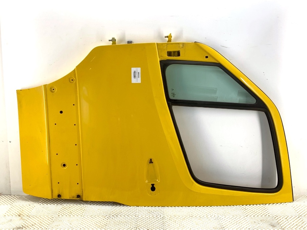 [STARK-880142] Puerta delantera izquierda MERCEDES-BENZ eSprinter Skrzynia (B910) 2020-2022