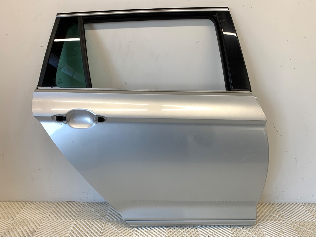 [STARK-910577] Puerta trasera derecha VW Passat B8 Variant (3G5, CB5) 2014-2022