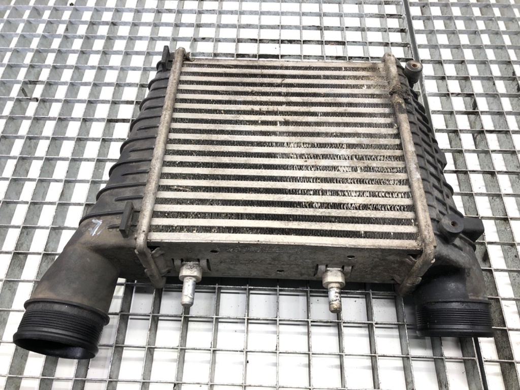 [STARK-818944] Intercooler AUDI A8 D4 (4H2, 4H8, 4HC, 4HL) 2009-2018