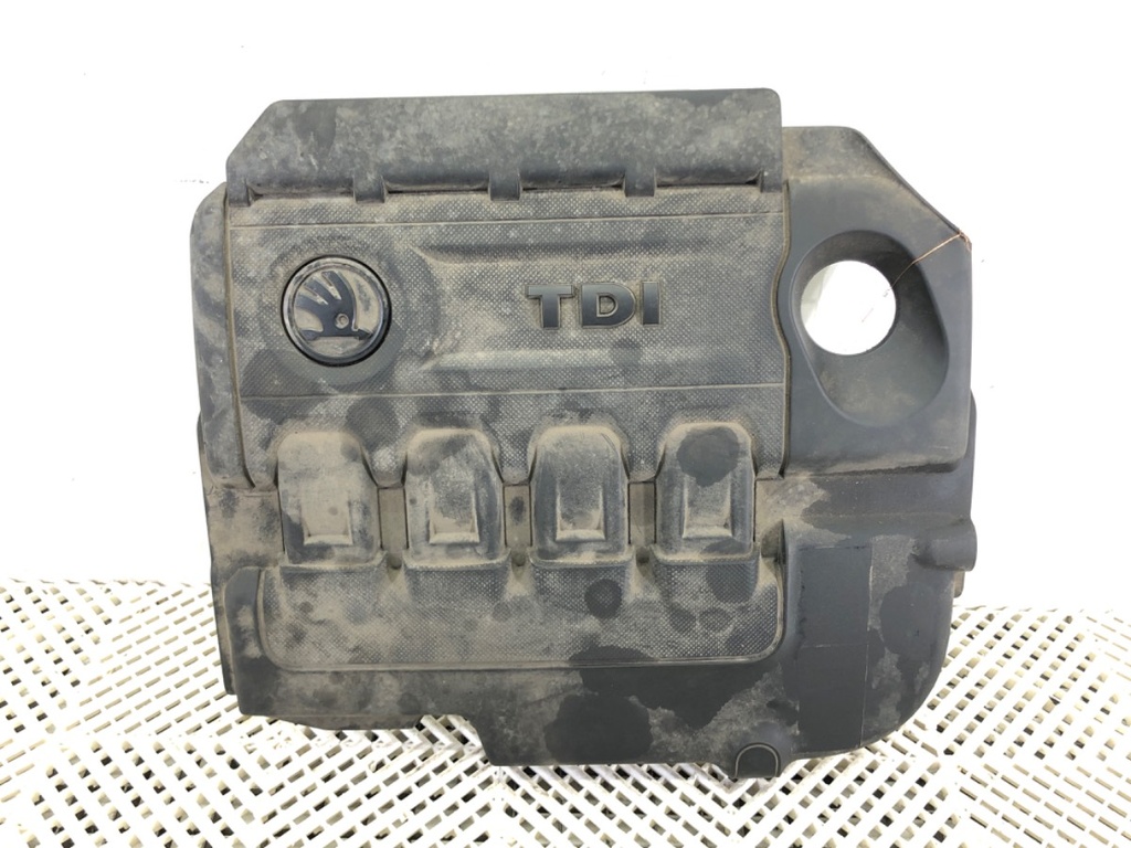 [STARK-703717] Cubierta de motor SKODA OCTAVIA III Combi 1.6 TDI 81 kW 04L103925T
