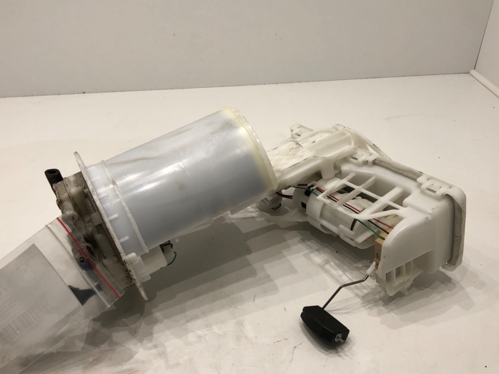 [STARK-576057] Bomba de combustible Toyota Corolla sedán (_E21_) 1.8 VVTi Hybrid 90 kW