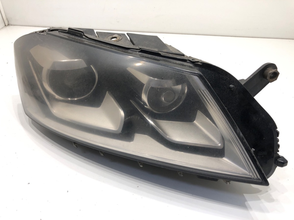 [STARK-874659] Faros delanteros VW Passat B7 Variant (365) 1.8 TSI 118 kW 2010-2015