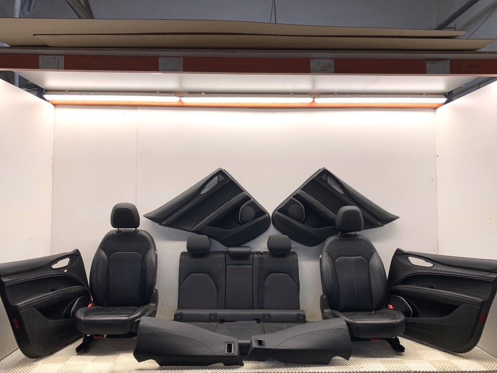 [STARK-873086] Panel de puerta lateral completo Alfa Romeo Stelvio 2016-2022