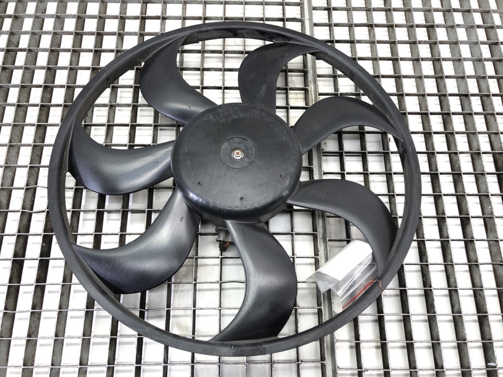 [STARK-813240] Ventilador de aire acondicionado Nissan Qashqai II SUV (J11, J11_) 1.2 DIG-T 85 kW 2013-2022
