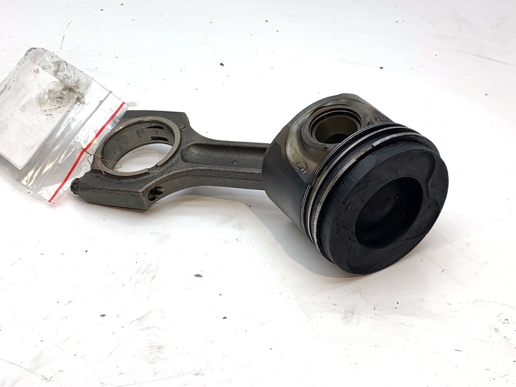 [STARK-856826] Pistón con biela BMW Serie 5 (E60) 530d 2007-2009