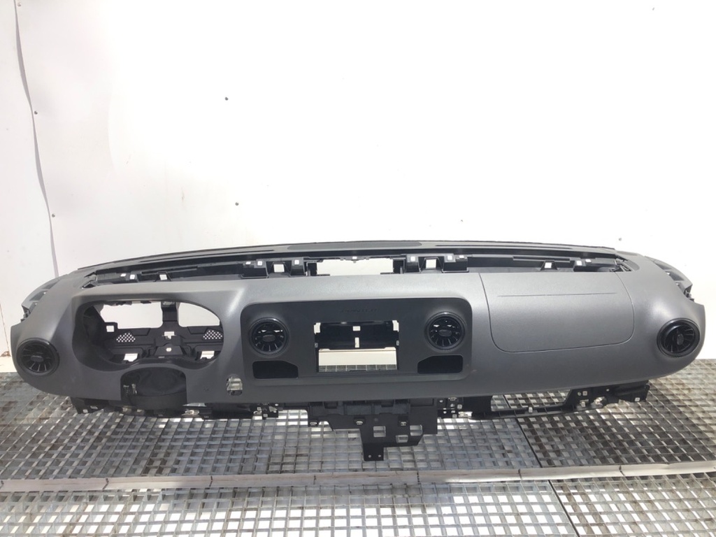 [STARK-841641] Salpicadero Mercedes-Benz Sprinter 3,5-t Tourer Bus (B907) 2018-2022