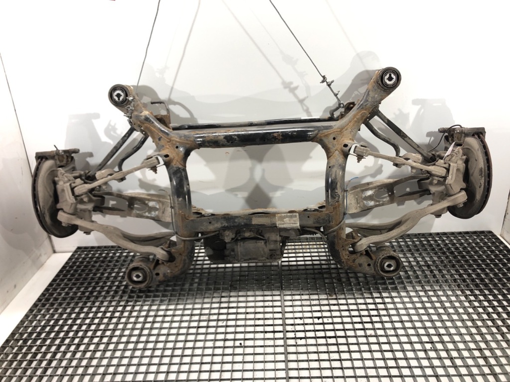 [STARK-682358] Viga trasera AUDI Q7 (4MB, 4MG) 2015-2022