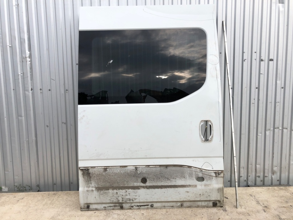 [STARK-753642] Puerta trasera izquierda IVECO DAILY VI Autobus 2014-2022