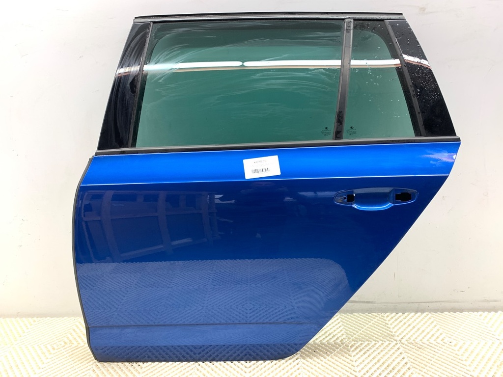 [STARK-689828] Puerta trasera izquierda SKODA OCTAVIA III Combi (5E5, 5E6) 2012-2022