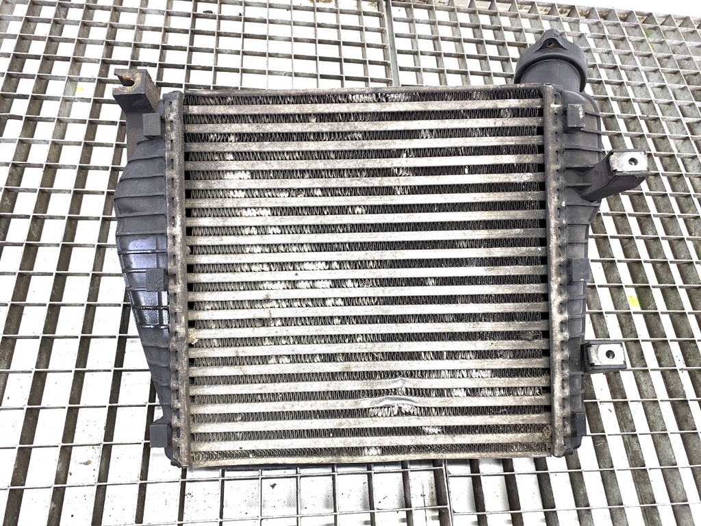 [STARK-716217] Intercooler Audi Q7 (4LB) 2006-2016 4.2 TDI quattro 240 kW