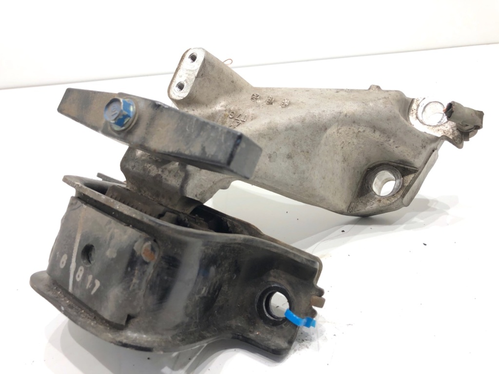 [STARK-802515] Soporte de motor derecho HONDA HR-V (RU) 1.5 96 kW 2015-2022