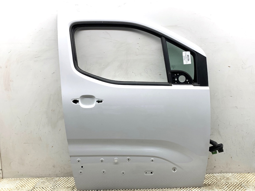 [STARK-775721] Puerta delantera derecha OPEL COMBO (K9) 1.2 gasolina 81 kW 2018-2022