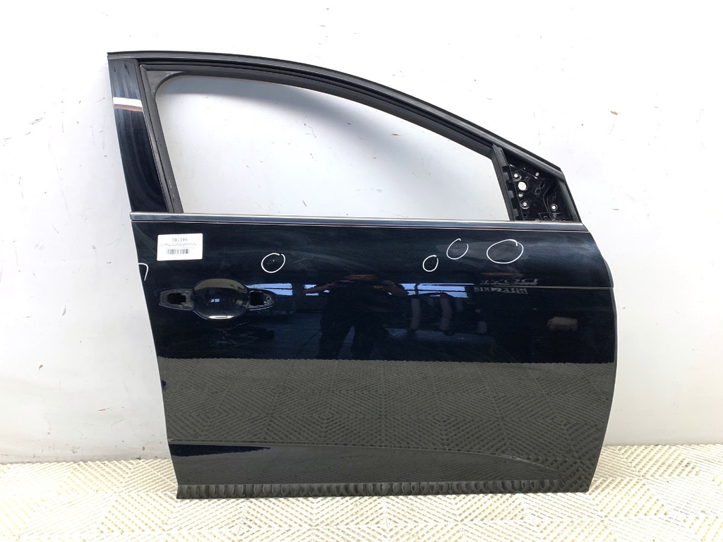 [STARK-781195] Puerta delantera derecha Renault Megane IV sedán 2016-2022