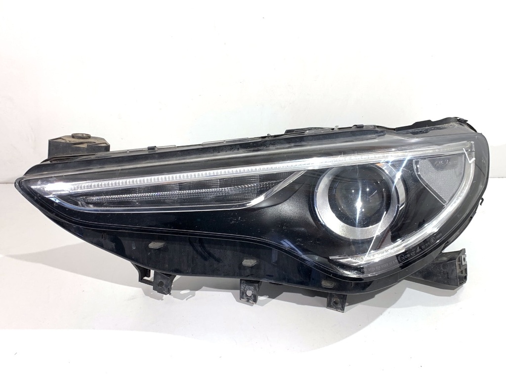 [STARK-874849] Faros delanteros izquierdo Alfa Romeo Stelvio (949_) 2016-2022