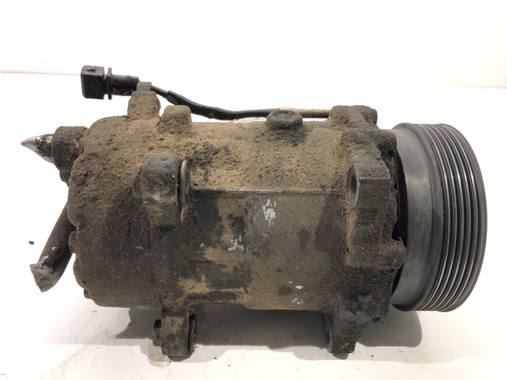 [STARK-551868] Compresor de aire acondicionado VW Golf IV (1J1) 1.9 TDI 81 kW 110 CV