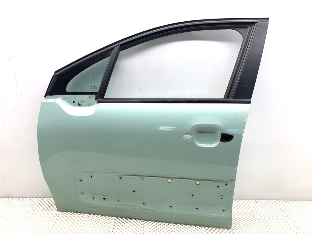[STARK-794310] Puerta delantera izquierda CITROEN C3 III (SX) 1.2 PureTech 82 61 kW 2016-2024