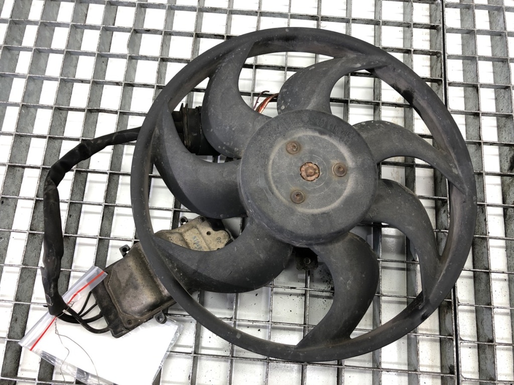 [STARK-820316] Ventilador de aire acondicionado VW Touareg (7LA, 7L6, 7L7) 2002-2013
