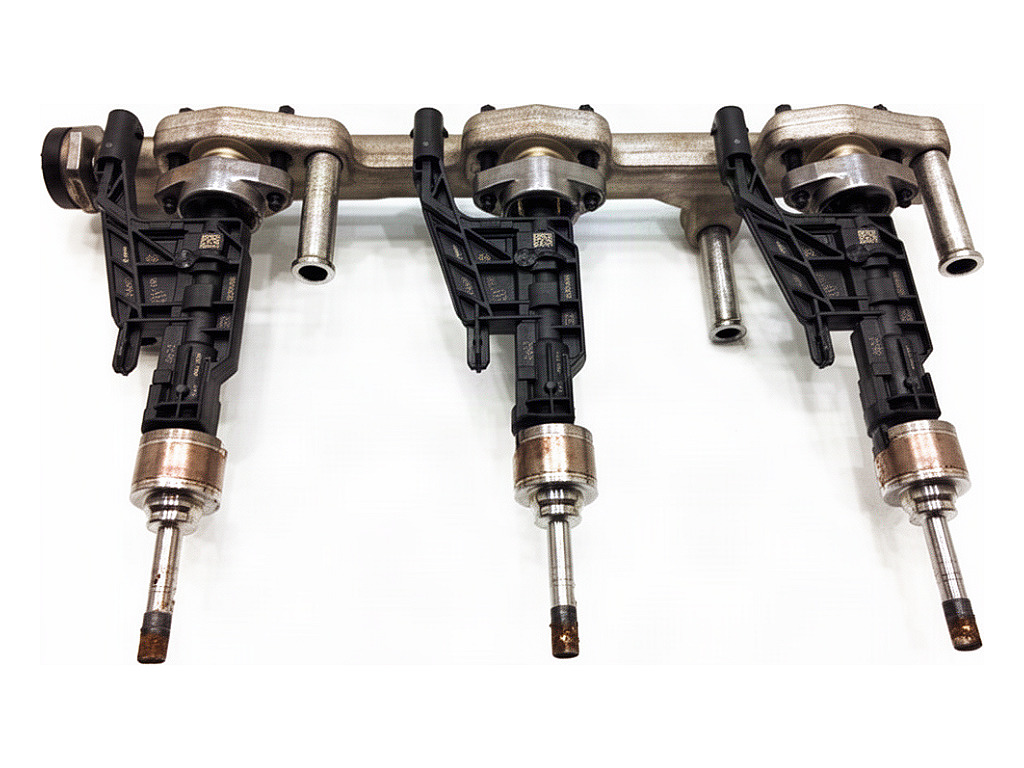 [STARK-942228] Riel de combustible BMW X4 (G02, F98) 2018-2022 M40i xDrive 265 kW