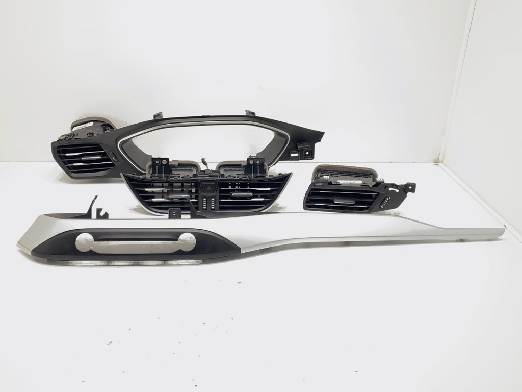 [STARK-704853] Rejilla de admisión de aire delantera Ford Focus IV (HN) 2018-2022
