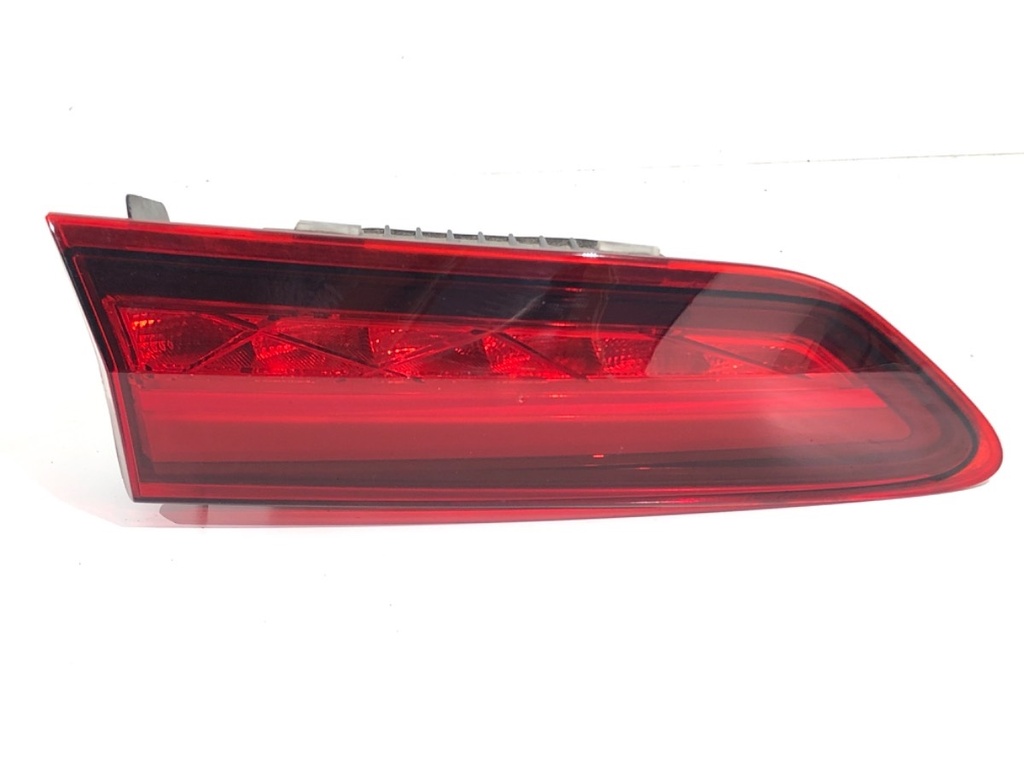 [STARK-715186] Piloto trasero izquierdo SKODA KAROQ (NU7, ND7) 2017-2022