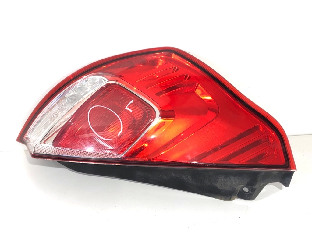[STARK-730509] Piloto trasero izquierdo Ford Fiesta VI (CB1, CCN) 1.25 60kW 2008-2022