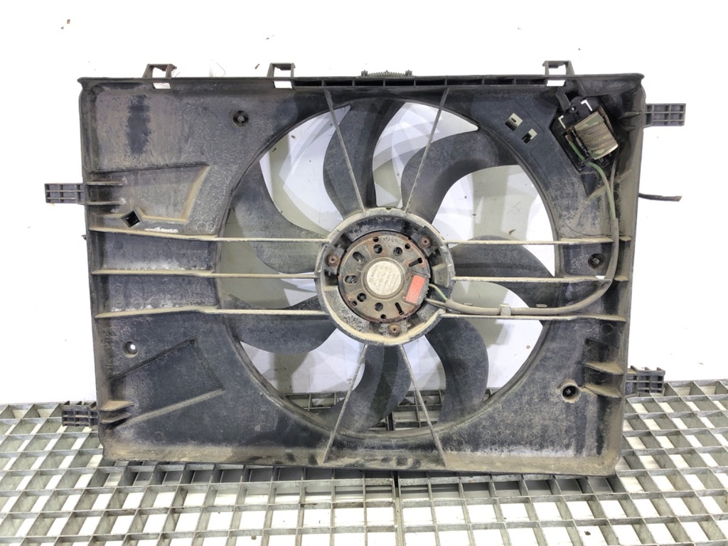 [STARK-585681] Ventilador del radiador Chevrolet Orlando (J309) 1.8 LPG 104 kW