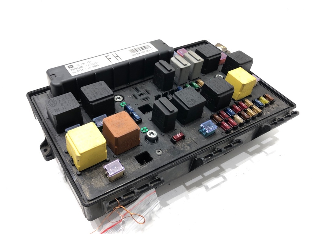 [STARK-649944] Caja de fusibles OPEL ASTRA H GTC (A04) 1.9 CDTi 2005-2010