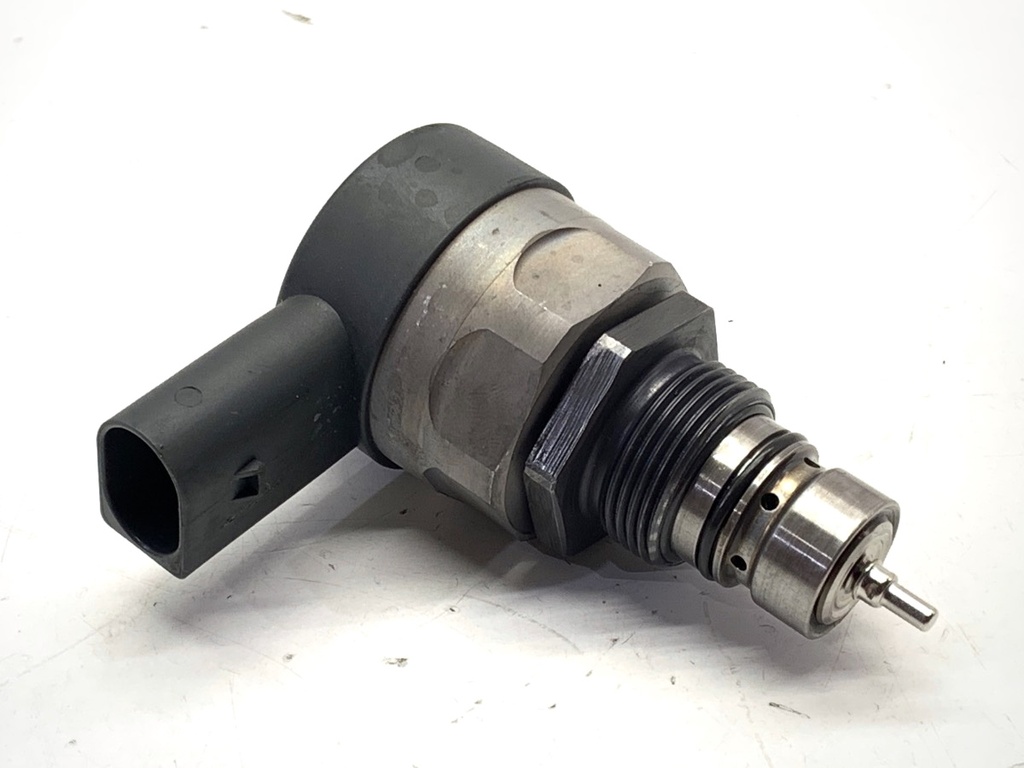 [STARK-882407] Regulador de presión de combustible BMW X4 (G02, F98) 2018-2022