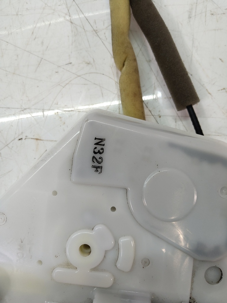 [MTD-512275] Cerradura de puerta Mazda 2 1.5 P5X0