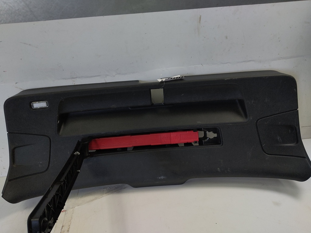 [MTD-522559] Revestimiento del portón trasero Audi A4 B8 Avant 2009 2.0 TDI