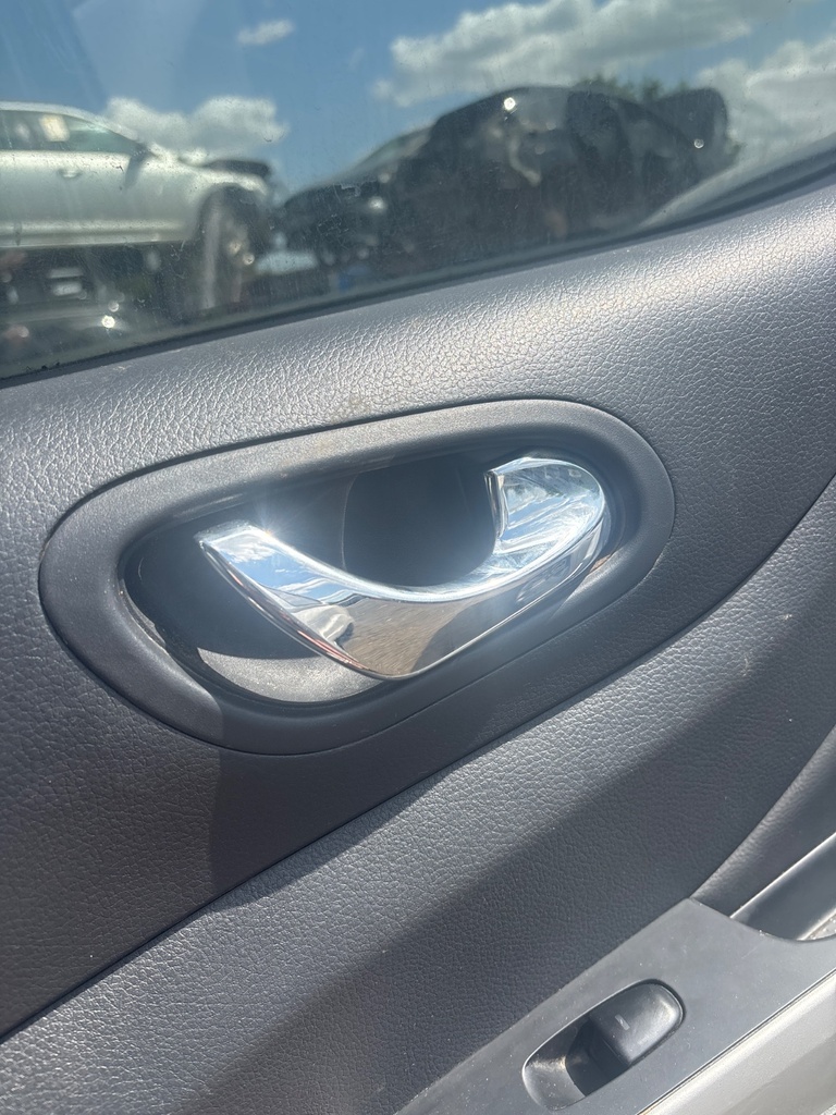 [MTD-532104] Tirador interior puerta trasera derecho Nissan Navara NP300 2018 KL0 silver