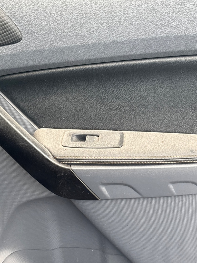 [MTD-532365] Pulsador elevalunas trasero derecho Ford Ranger 2019 Sea Grey (Metallic)