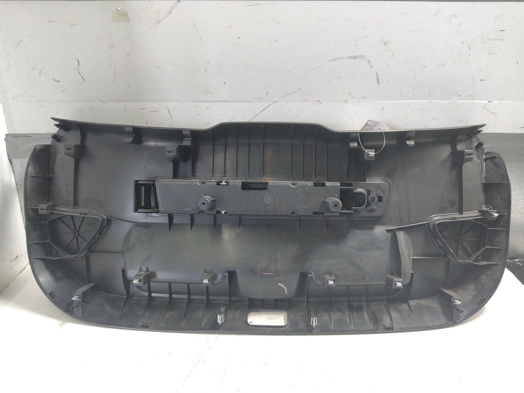 [MTD-533163] Revestimiento del portón trasero Audi A1 8X1 8XK 2012 CAYC CAY 1.6 TDI