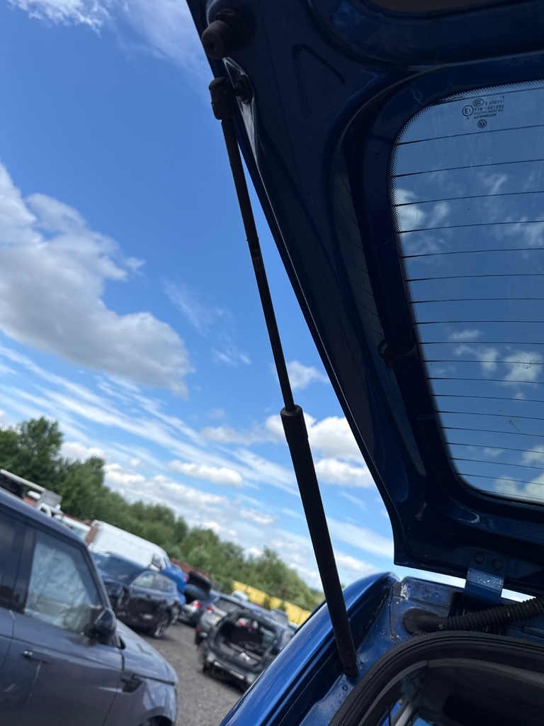 [MTD-533295] Amortiguador de portón trasero izquierdo VW Caddy III 2008 A5W BLUE