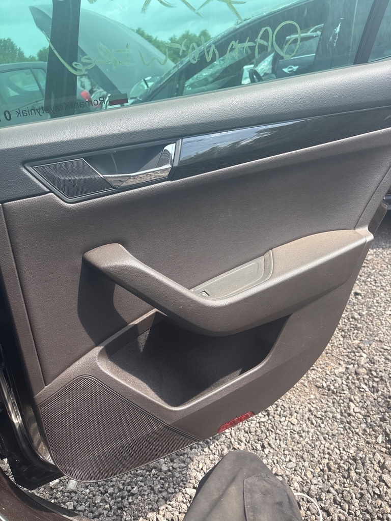 [MTD-533350] Tirador interior puerta trasera derecho Skoda Superb III 3V3 2016