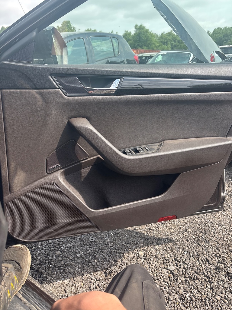 [MTD-533335] Tirador puerta delantera interior derecho Skoda Superb III 3V3 2016 DFCA DFC